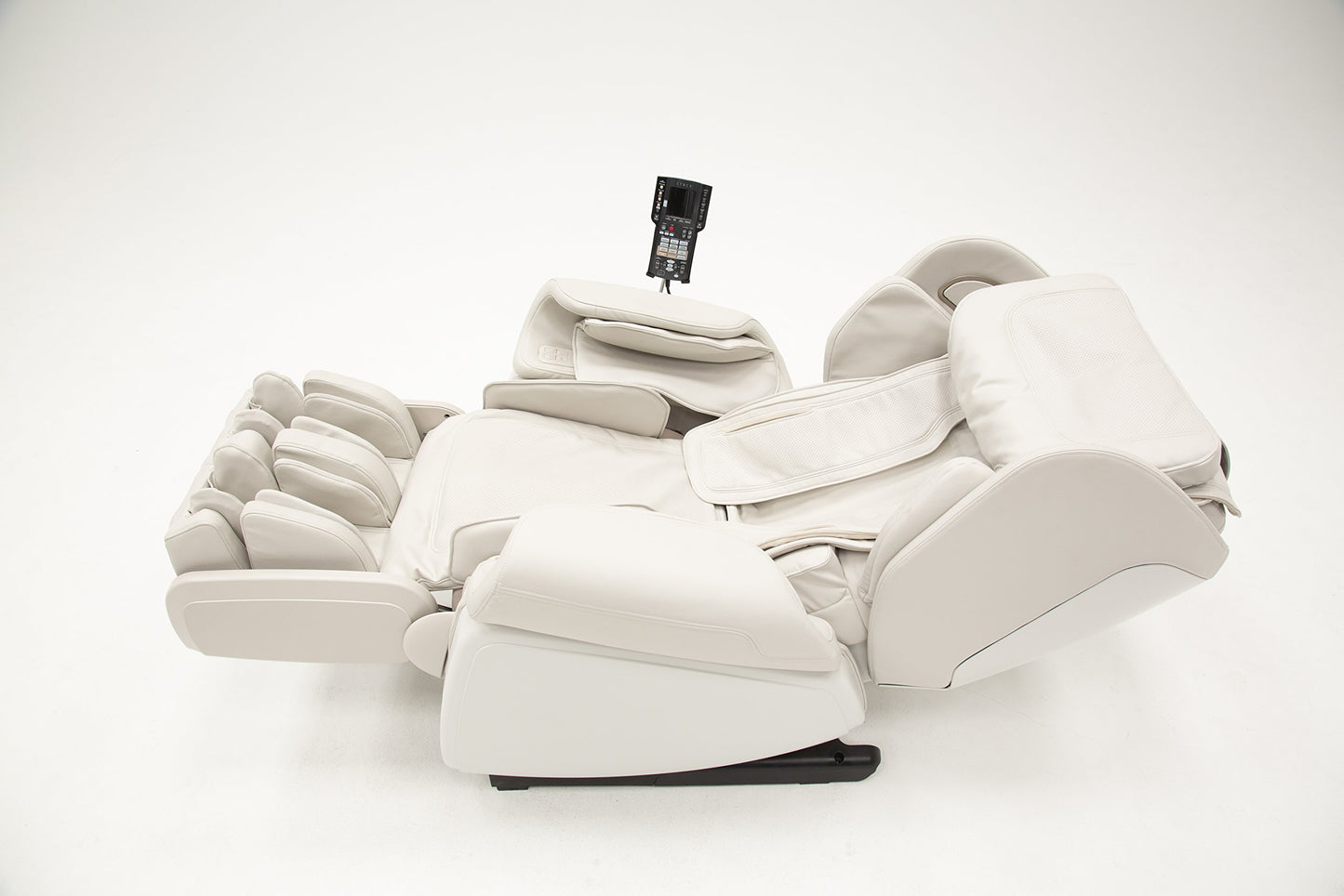Synca Wellness Kagra - Premium 4D Heated Zero Gravity Massage Chair | Dual Layer Body Scan | 5 Unique Deep Stretches | Pulsating Shiatsu Massage | 78 Massage Techniques (White)