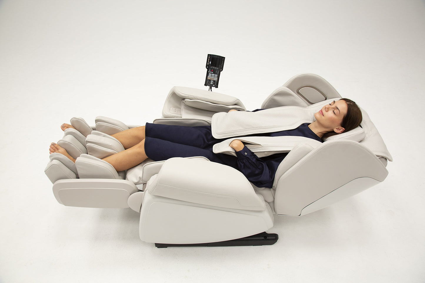 Synca Wellness Kagra - Premium 4D Heated Zero Gravity Massage Chair | Dual Layer Body Scan | 5 Unique Deep Stretches | Pulsating Shiatsu Massage | 78 Massage Techniques (White)